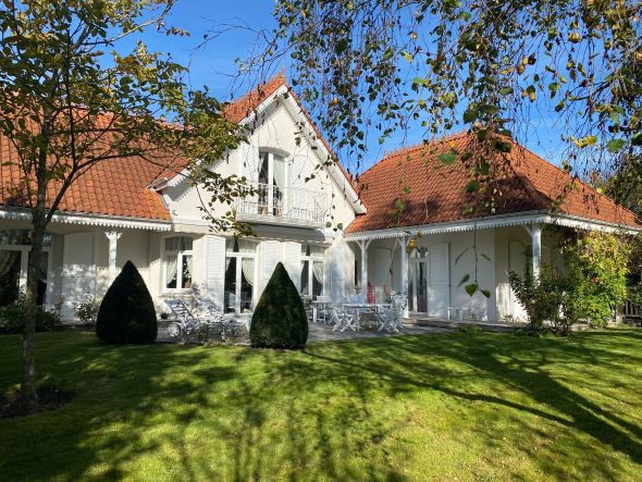 Sale House Cucq 9&nbsp;Rooms 260&nbsp;m²