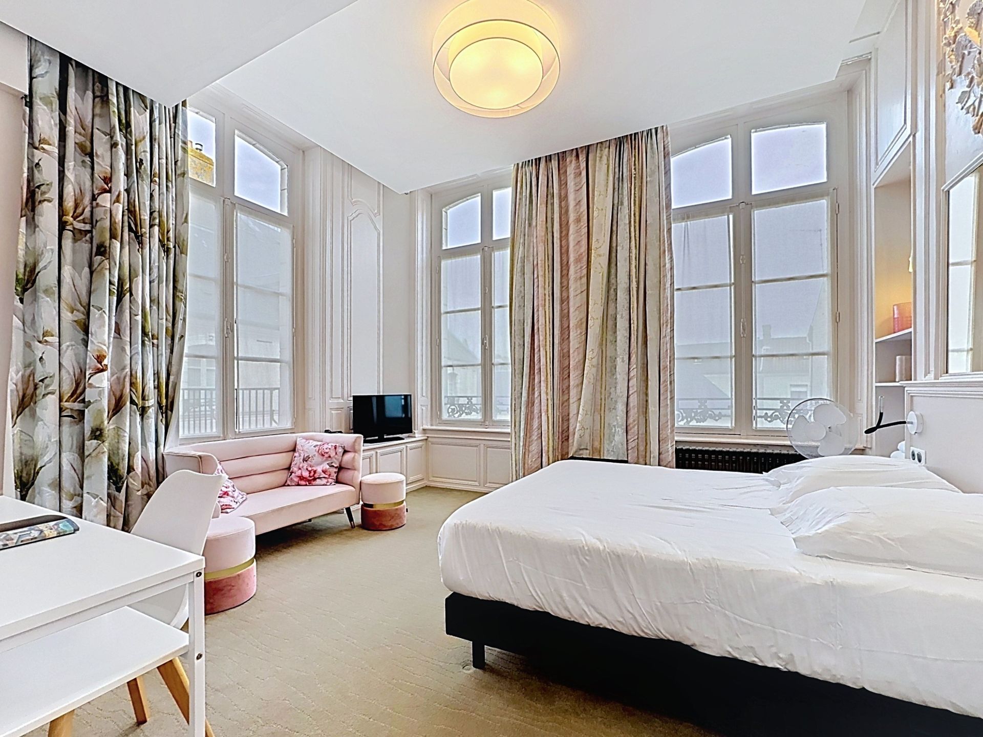 mansion (hôtel particulier) 21 Rooms for sale on MONTREUIL SUR MER (62170)