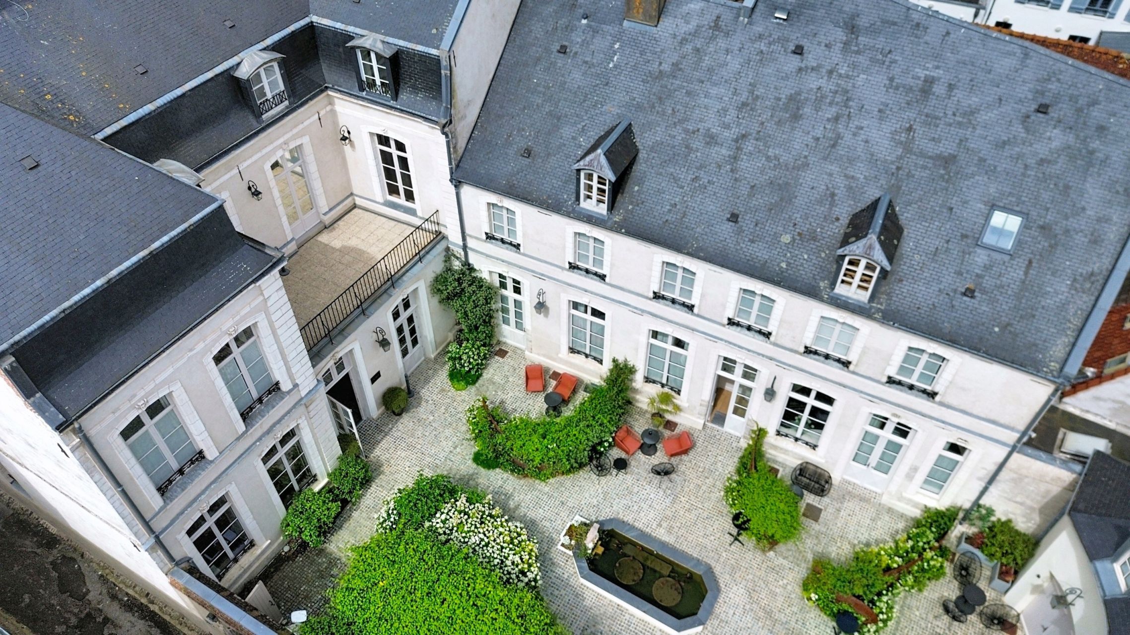mansion (hôtel particulier) 21 Rooms for sale on MONTREUIL SUR MER (62170)